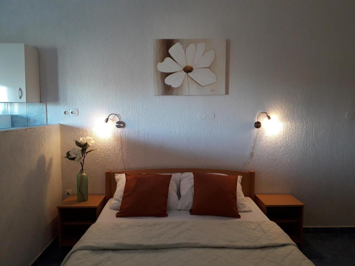 Delfin Apartments Sveti Juraj Buitenkant foto