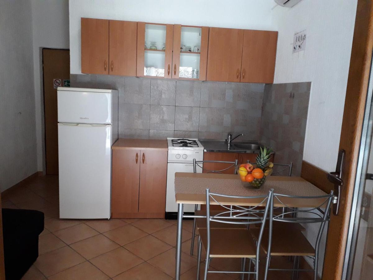 Delfin Apartments Sveti Juraj Buitenkant foto