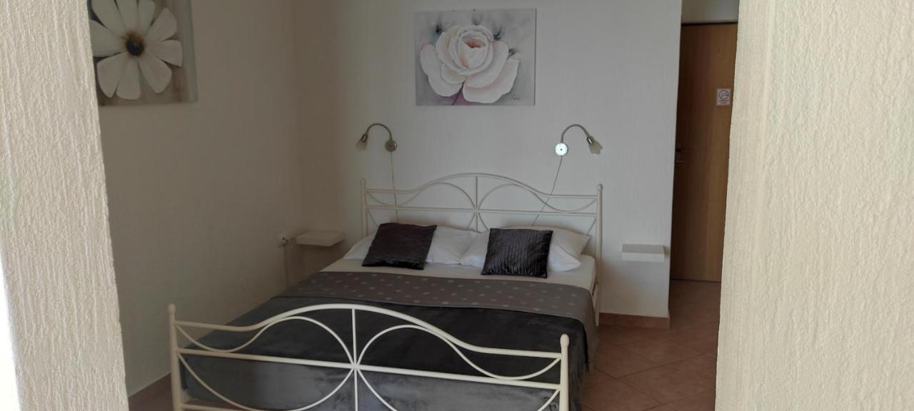 Delfin Apartments Sveti Juraj Buitenkant foto