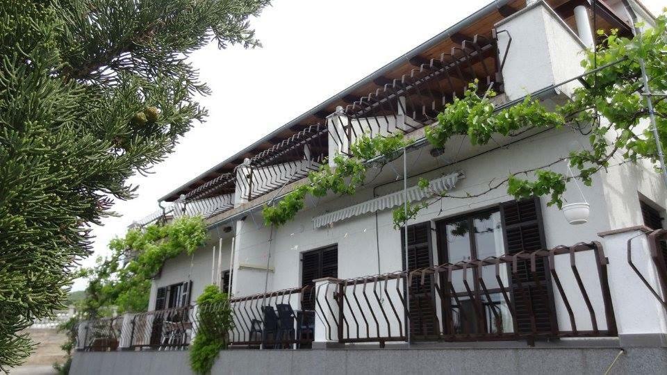 Delfin Apartments Sveti Juraj Buitenkant foto